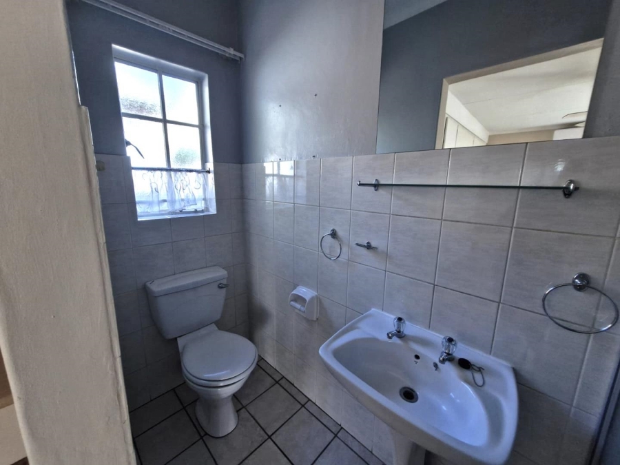 To Let 2 Bedroom Property for Rent in Meerhof North West